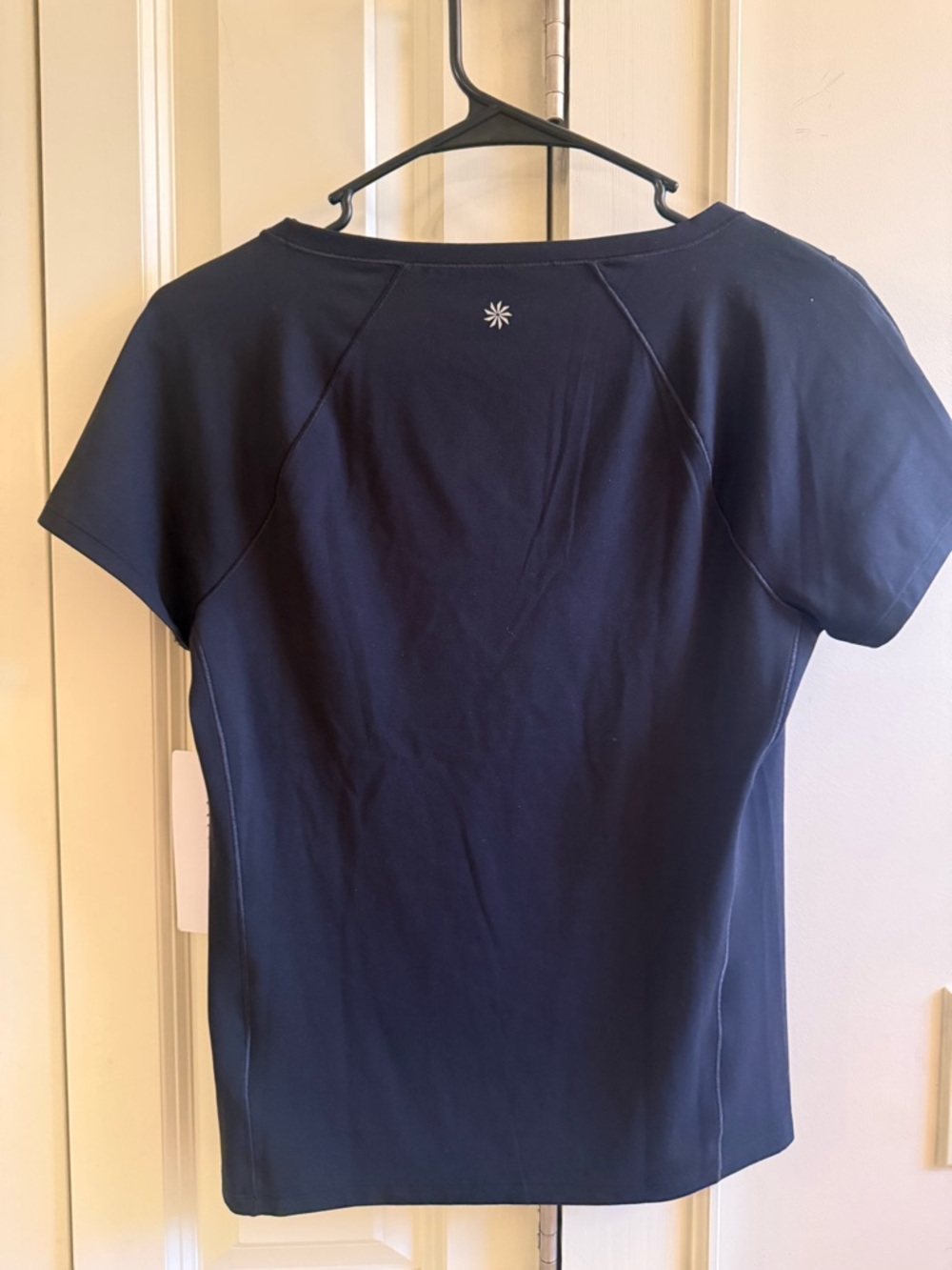 NWT Athleta Transcend Scoop
Tee UPF 40+ Size M 🖤🖤🖤 - Picture 7 of 8